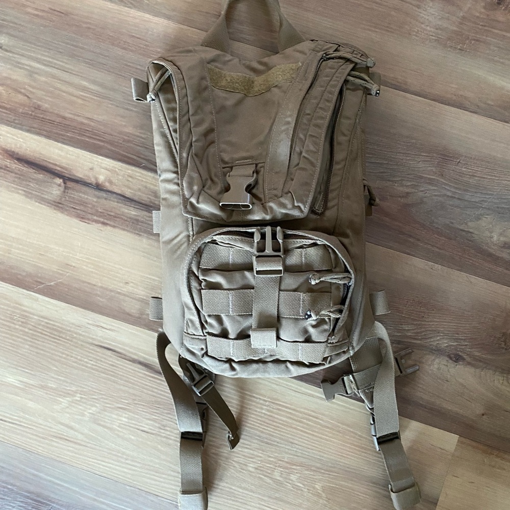 USMC Tactical Men's Hydration Backpack in Tan